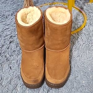 UGG BOOT